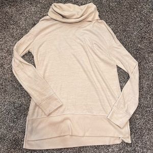 Gap women’s turtleneck sweater, size small